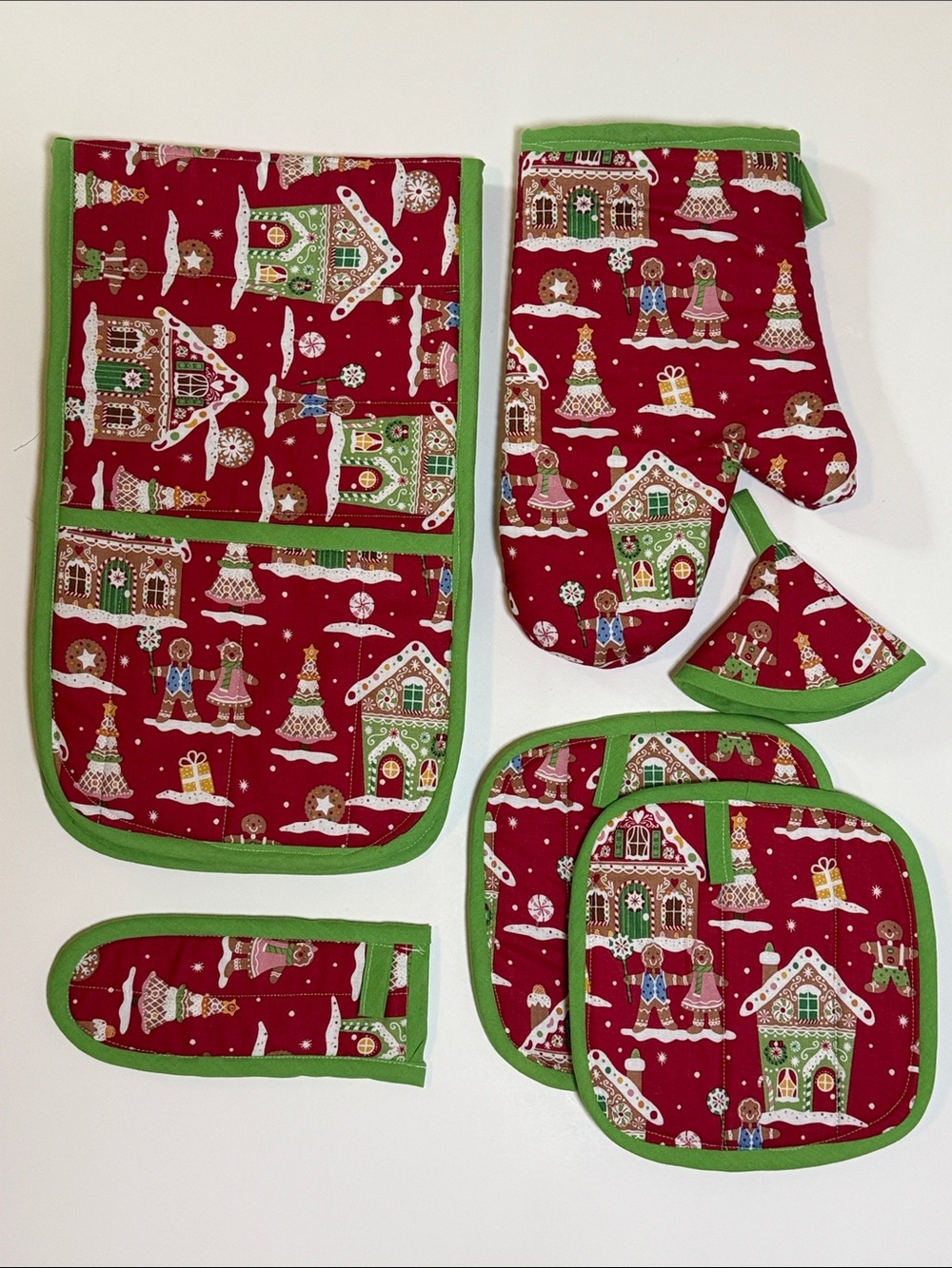 Handmade Christmas Holiday Gingerbread House Themed Quilted Oven Mitt 6 Pc Set